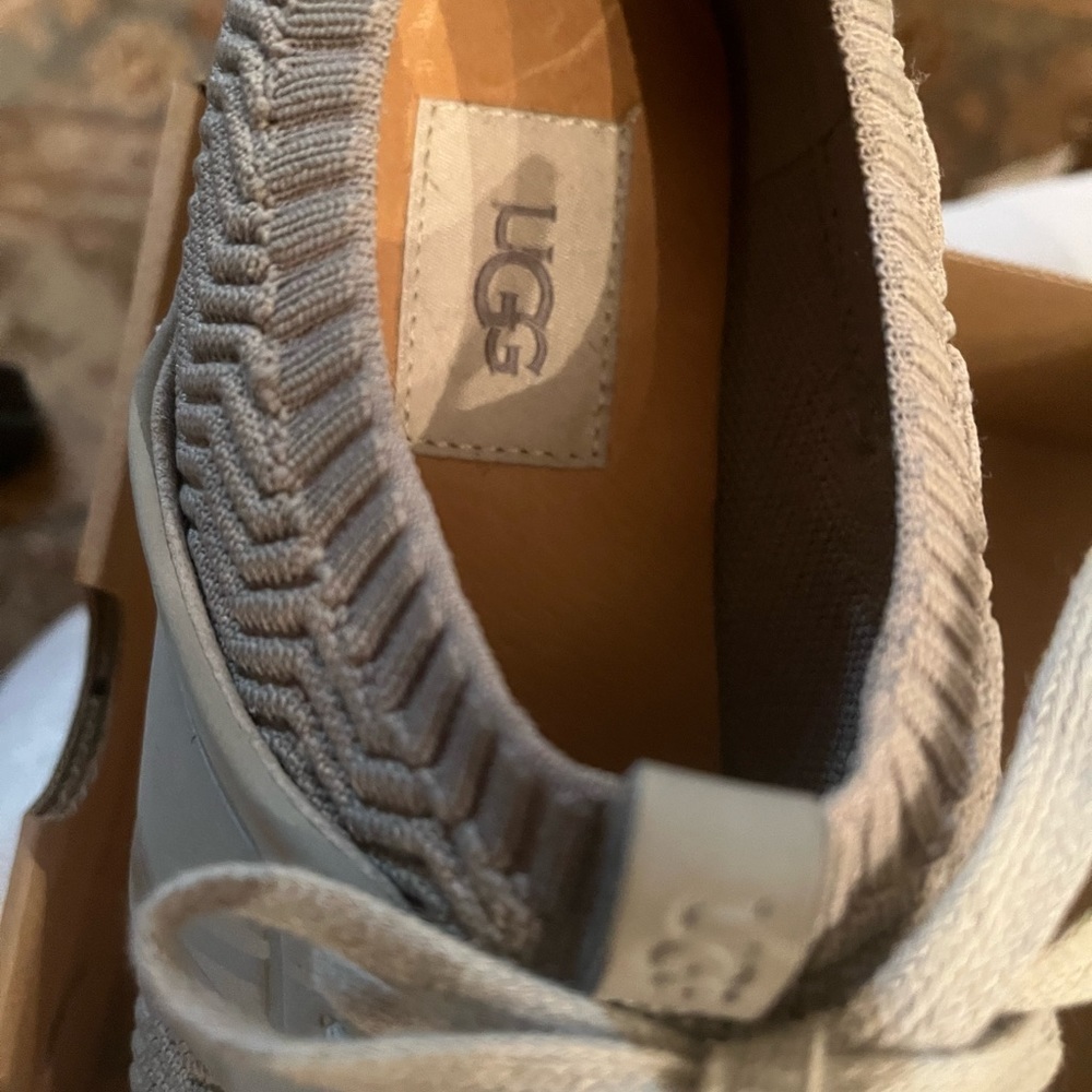 UGG. New. 91/2 - Picture 3 of 7